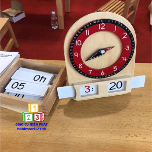 Đồng hồ 2 kim và thẻ gỗ học xếp kí hiệu giờ và phút